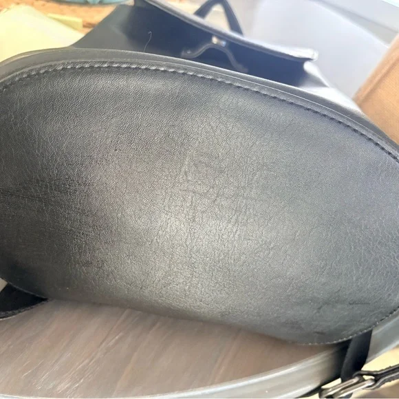 Matt & Nat Black Vegan Leather Backpack with Top Handle - Picture 4 of 8